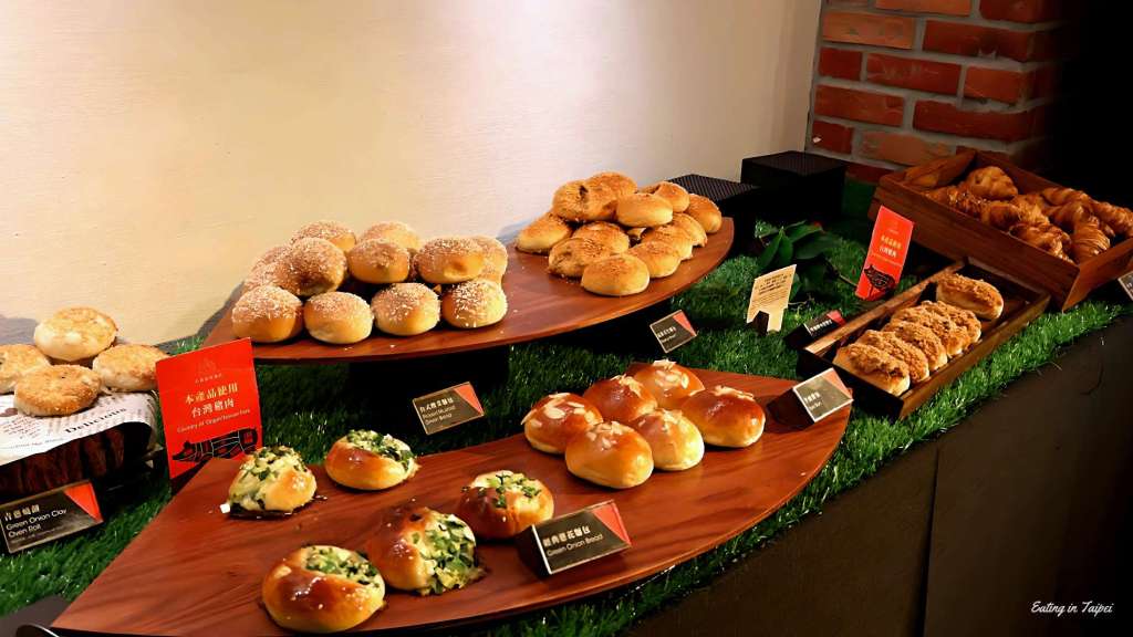 Silks Place Tainan Robins breakfast bread